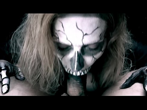 ❤️ Demon djevojka siše kurac svojim crnim ustima i guta spermu. ❤ Ključe na hr.tubesexer-com.ru ❤